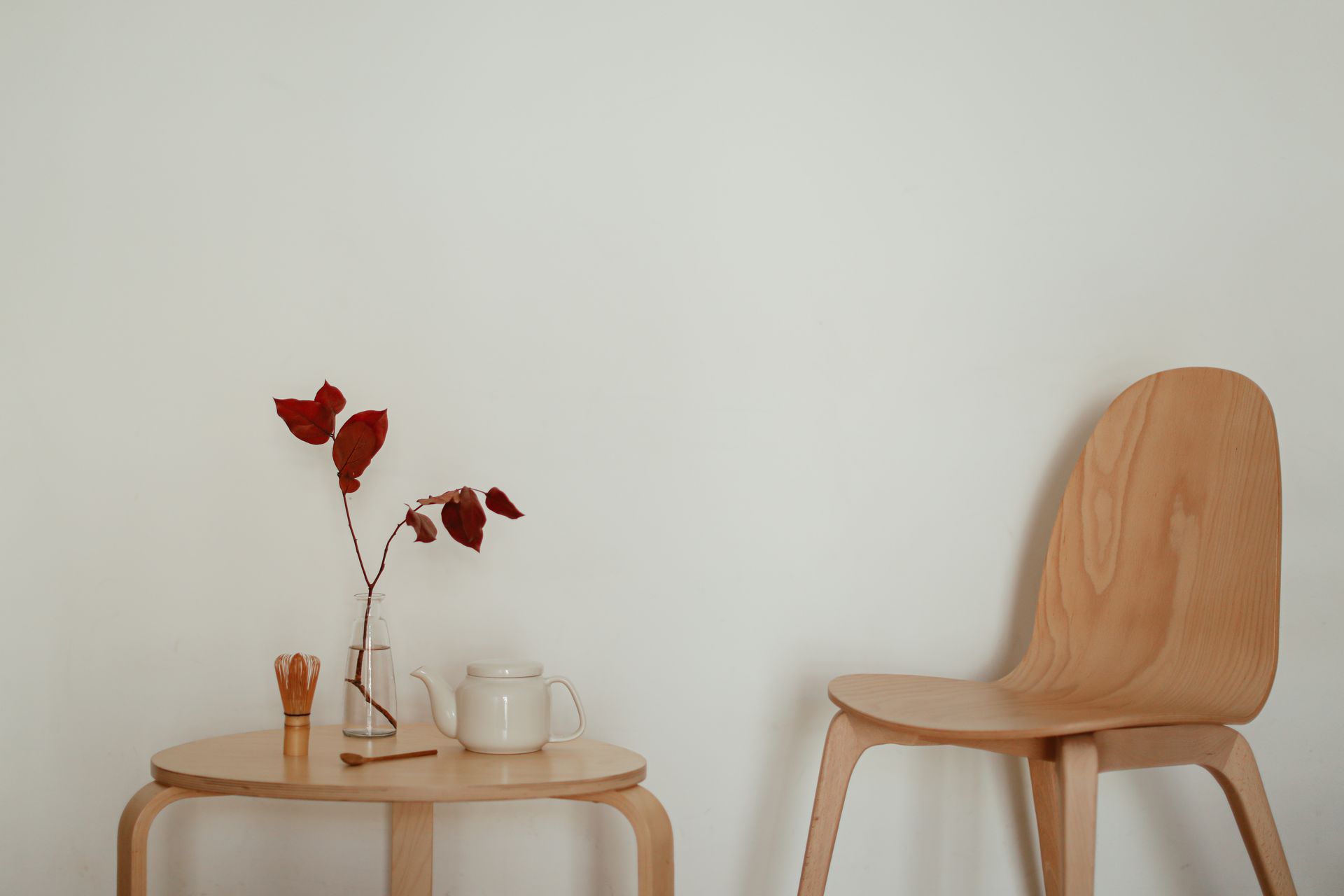 Curved lounge chair